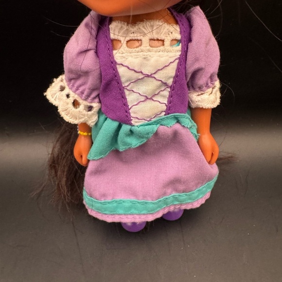 2005 Dora the Explorer as Rapunzel 6.25" Mattel PVC Plastic Action Figure Doll - Picture 3 of 7